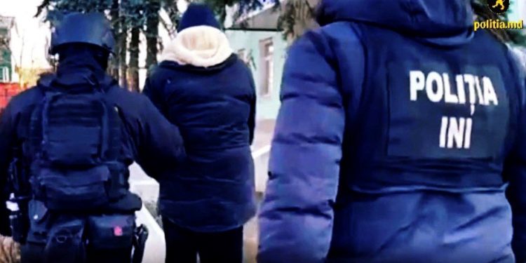 Dosarul seriei de escrocherii privind presupusele vânzări de automobile din Europa, dirijată de un grup criminal organizat: doi reținuți, după ce au maltratat în raionul Ungheni un martor pe dosar