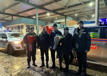 Întâmpinați cu flori: Salvatorii moldoveni, plecați în misiune în Turcia, au revenit acasă