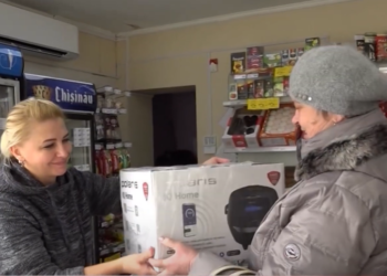 Alți patru câștigători ai extragerii organizate de rețeaua de magazine sociale ”MeriȘor” și-au primit premiile: Vă mulțumim mult, e prima dată când câștigăm ceva | VIDEO