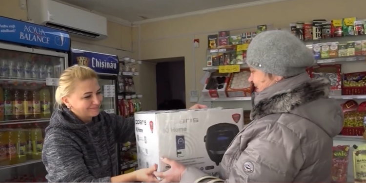 Alți patru câștigători ai extragerii organizate de rețeaua de magazine sociale ”MeriȘor” și-au primit premiile: Vă mulțumim mult, e prima dată când câștigăm ceva | VIDEO