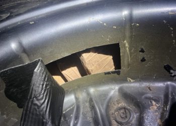 Hașiș de circa 6,7 milioane lei, transportat din Ucraina de o mamă cu copiii și tatăl în mașină