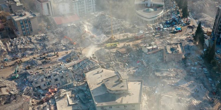 Число жертв землетрясения в Турции и Сирии превысило 23,7 тыс. человек