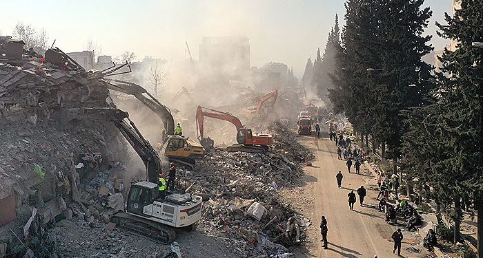 Власти Турции возложили ответственность на строителей за обрушение ряда зданий