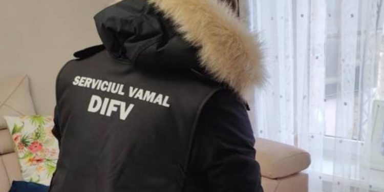 Reținuți pentru contrabandă cu 164.000 țigări, urmare a perchezițiilor la „diplomatul” care a traversat hotarul la postul vamal Leușeni, în decembrie 2022