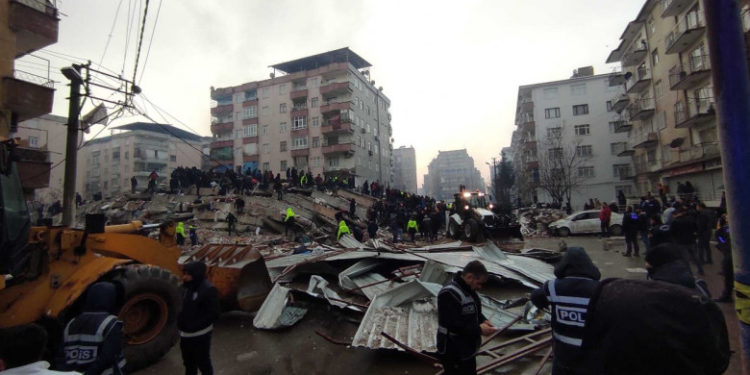 Încă un cutremur de 7,5 s-a produs în Turcia astăzi la prânz. Deja sunt peste 1.000 de morți și 10.000 de răniți în Turcia și Siria