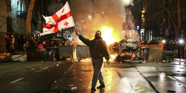 На фоне протестов в Грузии законопроект об «иностранных агентах» отозван. Лидер партии власти: на документ был наклеен ложный ярлык «российского закона» | VIDEO