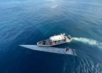 В Колумбии захватили подлодку с кокаином и трупами