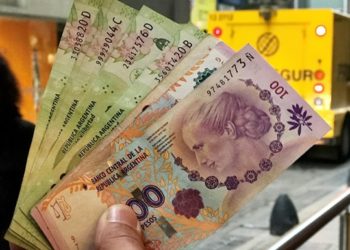 В Аргентине впервые за 30 лет инфляция превысила 100%