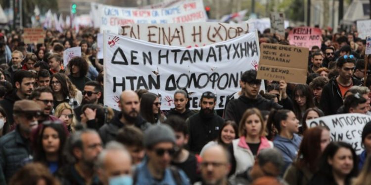 В Афинах беспорядки: Жители Греции требуют справедливости после жд-катастрофы