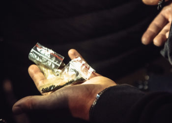 Конфискованы наркотики на 200 тыс. леев: Полиция задержала мужчину, которого подозревают в распространении запрещенных веществ | VIDEO