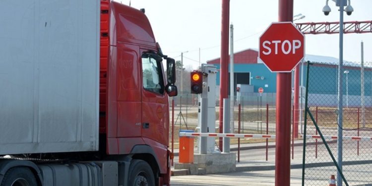 На границе Молдовы и Румынии образовались очереди фур