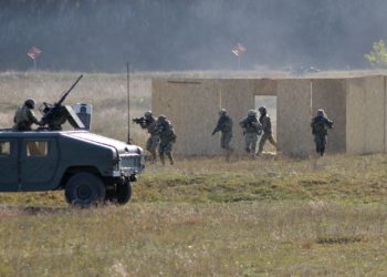 Tehnică militară, pe drumurile naționale. Ministerul Apărării îndeamnă cetățenii să nu se panicheze