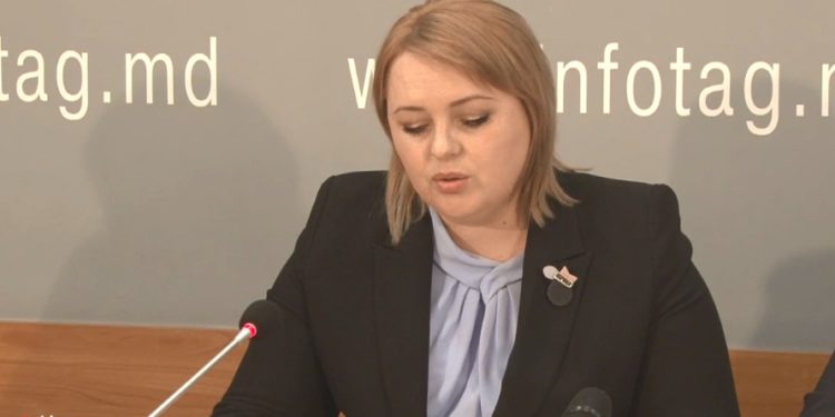 LIVE | Conferință de presă susținută de către deputații independenți Alexandr Nesterovschi și Irina Lozovan