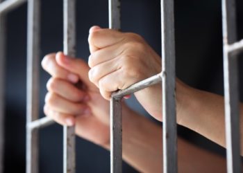 O femeie din Ungheni, condamnată la 9 ani de detenție. Ce mai prevede sentința pronunțată de judecători