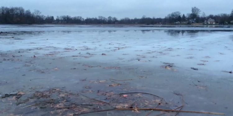 O fetiță de 8 ani din Călărași a fost găsită fără viață într-un bazin acvatic, la câțiva metri de casă