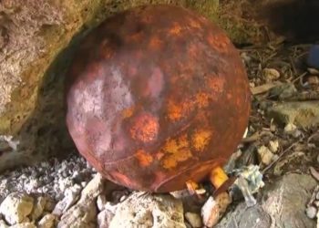 В Японии нашли еще один таинственный шар неизвестного происхождения