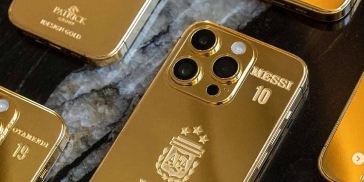 Месси подарит партнерам по сборной Аргентины 35 золотых смартфонов