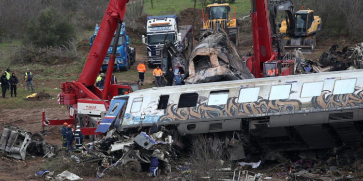 Trenurile nu mai circulă în Grecia. Angajații feroviari, în grevă după tragedia de la Larisa: „Durerea s-a transformat în furie”