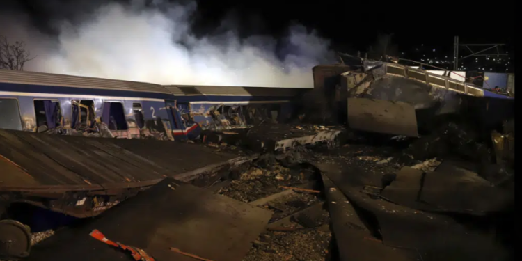 «Era un tren plin de studenți, tineri de 20 de ani». Accidentul feroviar din Grecia: 46 de morți, multe persoane sunt încă date dispărute | VIDEO