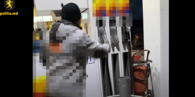 Обманывали клиентов: обыски прошли на четырех АЗС PECO