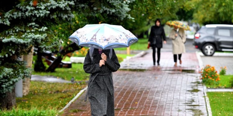 Weekendul începe cu temperaturi generoase și stropi de ploaie! Cine trebuie să poarte azi umbrelă