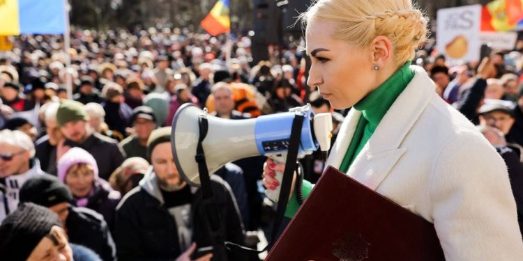 Marina Tauber va sesiza instituțiile abilitate pentru a afla de ce la mitingul din 12 martie, al Mișcării Pentru Popor, au participat cetățeni străini