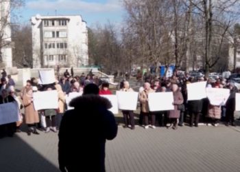 Протест у Апелляционной палаты Кишинева. Люди требовали освобождения членов Партии ШOP, задержанных по делу о незаконном финансировании политформирования | VIDEO