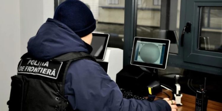 Фальшивые печати в паспорте: кого задержали пограничники?