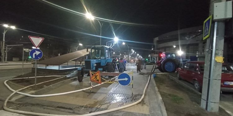 В столице подземный переход затопило горячей водой