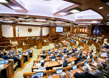Ședință încinsă a Parlamentului, în timp ce se decidea prelungirea Stării de Urgență cu încă 60 de zile. Argunemtele prim-ministrului și nemulțumirile opoziție | VIDEO