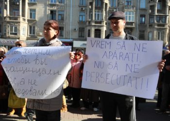 Движение «Для народа» требует уважения права на мирный протест: Активисты провели манифестацию перед зданием МВД | VIDEO