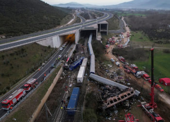 «В поезде было много студентов, возвращавшихся с карнавала». Крушение поезда в Греции: 46 погибших, многие до сих пор числятся пропавшими  без вести | VIDEO