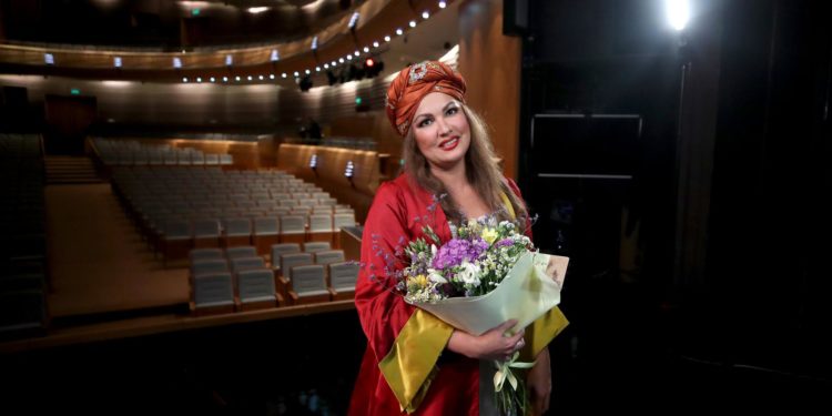 Опера в Нью-Йорке выплатит Нетребко $200 тыс. за отмену концертов