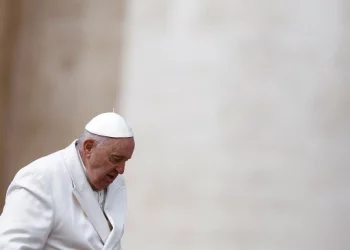Папу римского госпитализировали