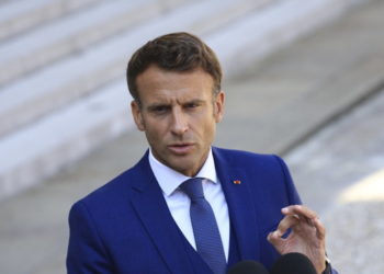 Emmanuel Macron îşi anunţă intenţia de a include avortul în Constituţie