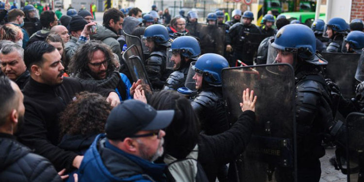 Franţa: Zi de greve şi proteste la nivel naţional după ce Macron a insistat pe aplicarea din acest an a reformei pensiilor