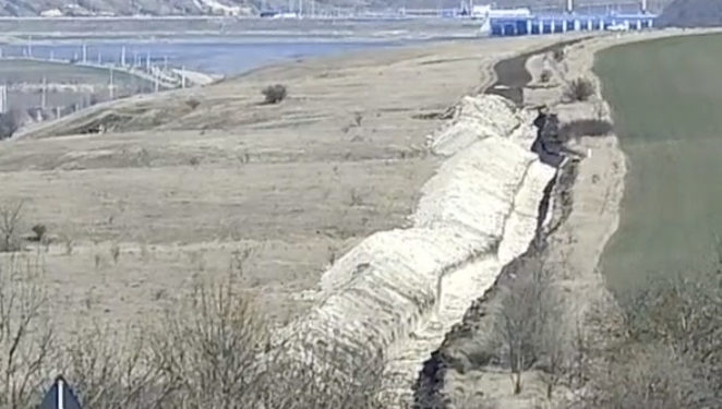 Șanțuri pe teritoriul Ucrainei, în apropiere de Republica Moldova. Precizările Poliției de Frontieră