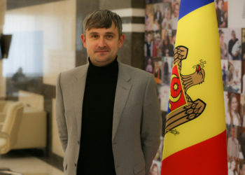 Журналист Кристиан Жардан стал советником премьера Речана. Его жена — советник Гросу