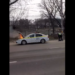 O mașină de poliție a luat foc în plină stradă la Peresecina