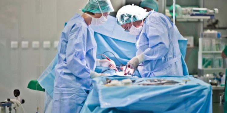 L-a născut a doua oară: O mamă și-a dăruit un rinichi fiului său, ca să-i salveze viața. Intervenția a avut loc la spitalul „Timofei Moșneaga”