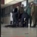 Un bărbat amenința cu un topor oamenii de la Gara Centrală din capitală. A fost imobilizat de oamenii legii | VIDEO