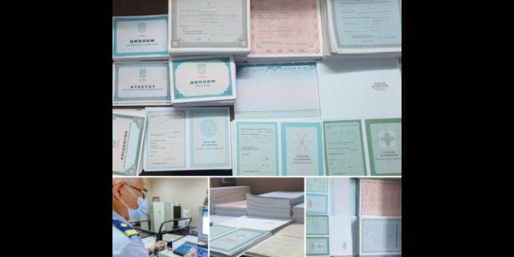 Blanchete pentru acte oficiale ale Ucrainei, depistate de vameși într-un colet poștal: De unde veneau și la cine urmau să ajungă