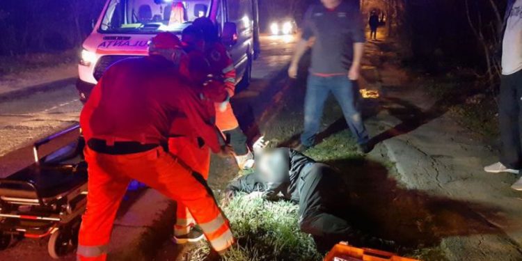 Un bărbat a ajuns la spital, după ce a căzut de pe trotineta electrică: Acesta a fost ajutat de carabinieri