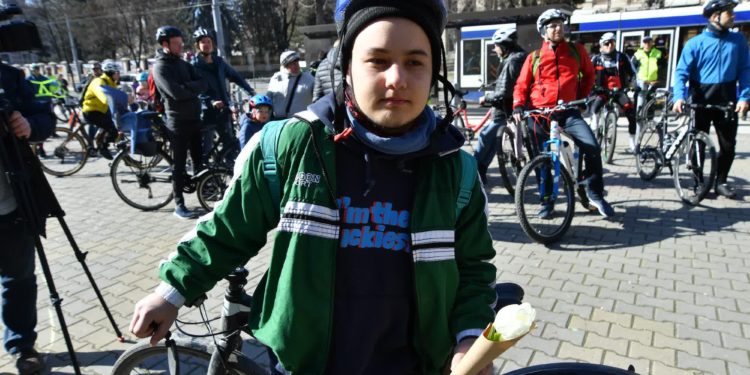 «Мы не кегли для боулинга». В Кишиневе прошла акция велосипедистов