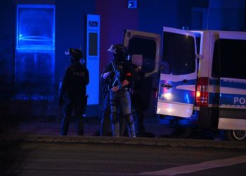 Bărbatul care a ucis şapte oameni în Hamburg a fost vizitat de poliţie cu o lună înainte de atac. Nu i s-a confiscat arma