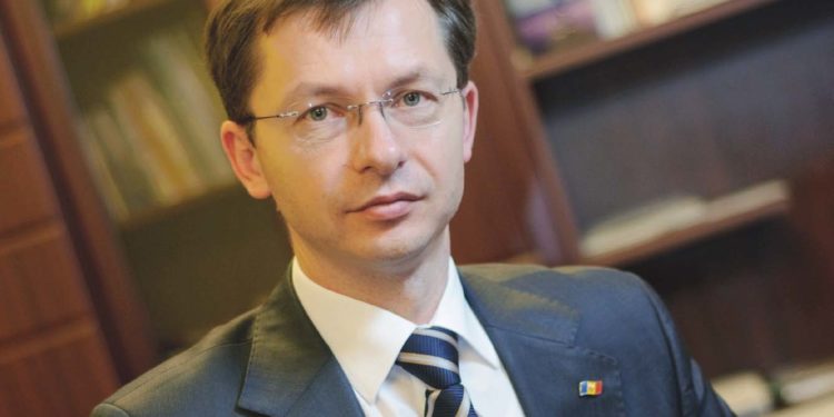 Veaceslav Negruța, consilierul în domeniul economic al Maiei Sandu, a beneficiat anul trecut de onorariu de 1,7 milioane de lei | VIDEO