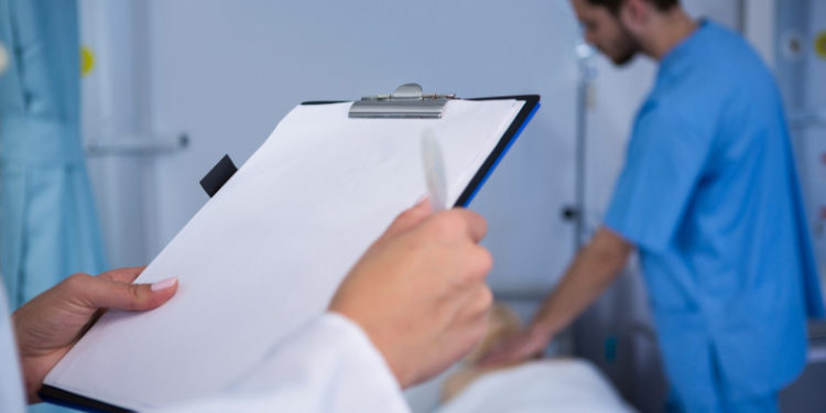 O boală pe care mulți o confundă cu răceala se răspândește în România. Medicii avertizează că lângă un bolnav pot fi alți 10 infectați