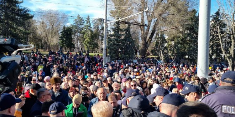 Партия «ШОР» обвиняет в фальсификации и манипуляциях тех, кто утверждает, что участники вторничного митинга получали деньги