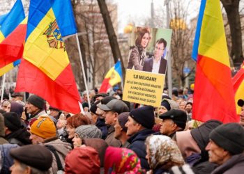 Mii de oameni au manifestat și astăzi, pentru a-i cere guvernării să plătească facturile populației pentru lunile de iarnă