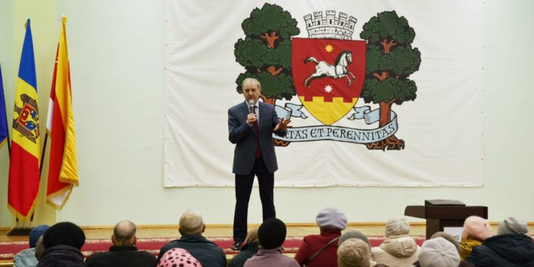 Sute de persoane nevoiașe din Orhei au primit ajutor material unic din partea autorităților locale